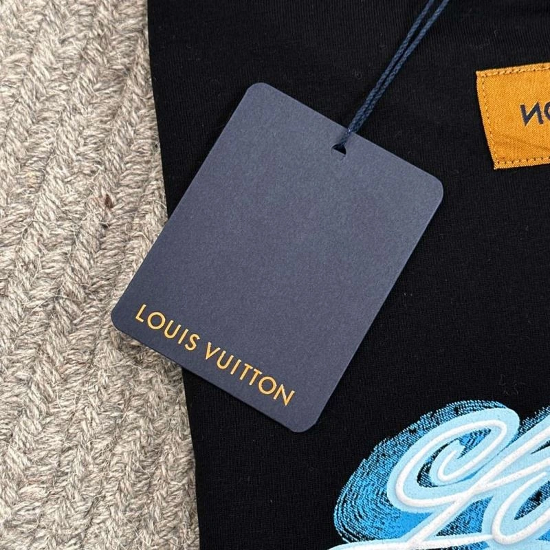 Sustainable Louis Vuitton T-Shirts 134636