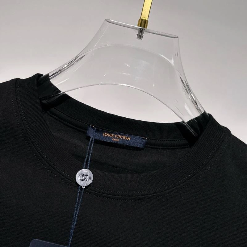 Sustainable Louis Vuitton T-Shirts 134636