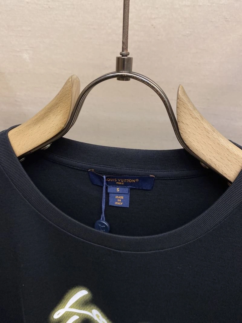 Louis Vuitton T-Shirts Breathable 134609