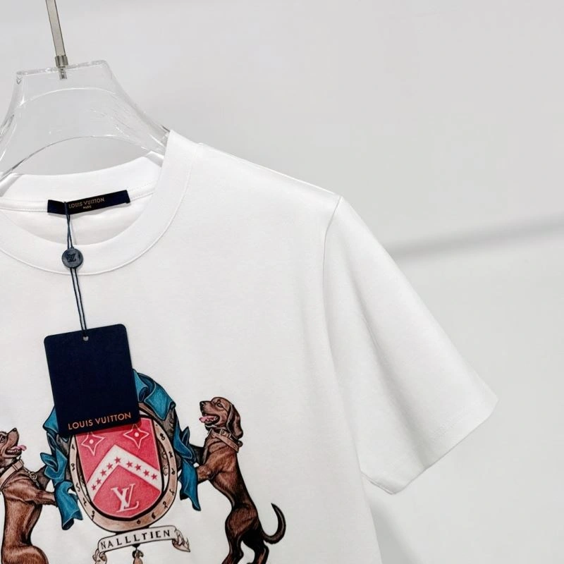 Sporty Louis Vuitton T-Shirts 134601