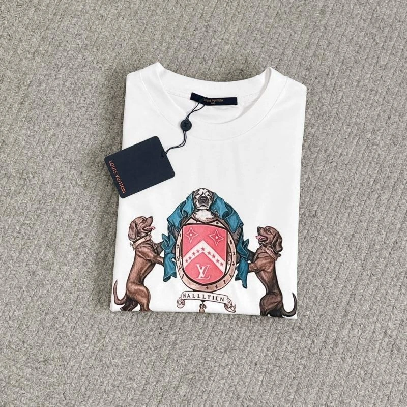 Sporty Louis Vuitton T-Shirts 134601