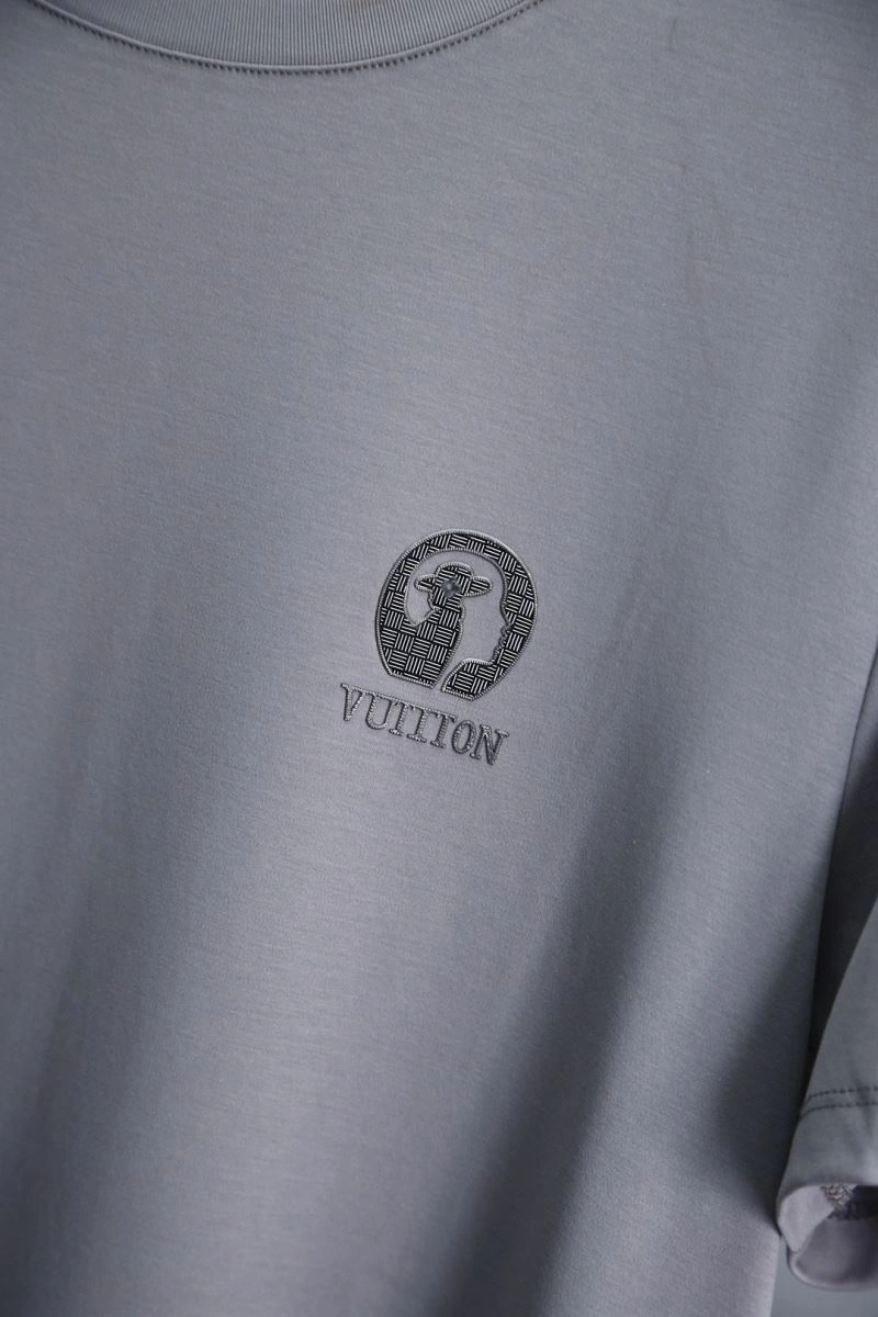 Contemporary Louis Vuitton T-Shirts 134585