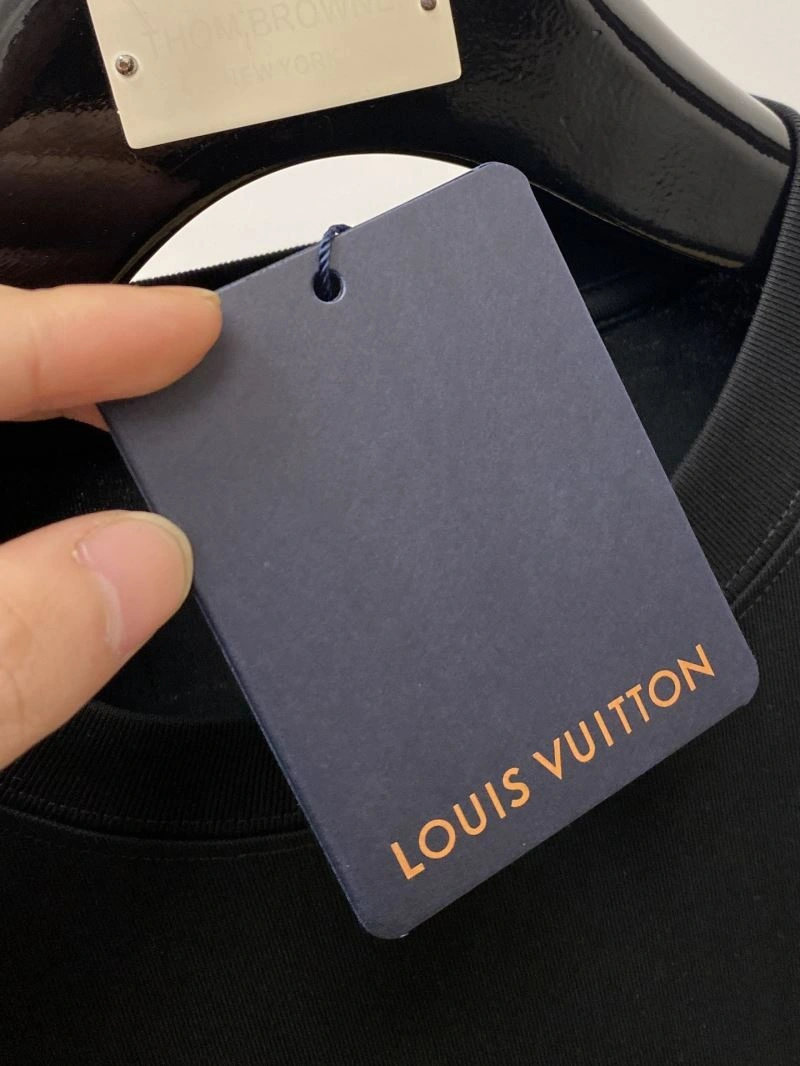 Louis Vuitton T-Shirts Lightweight 134557