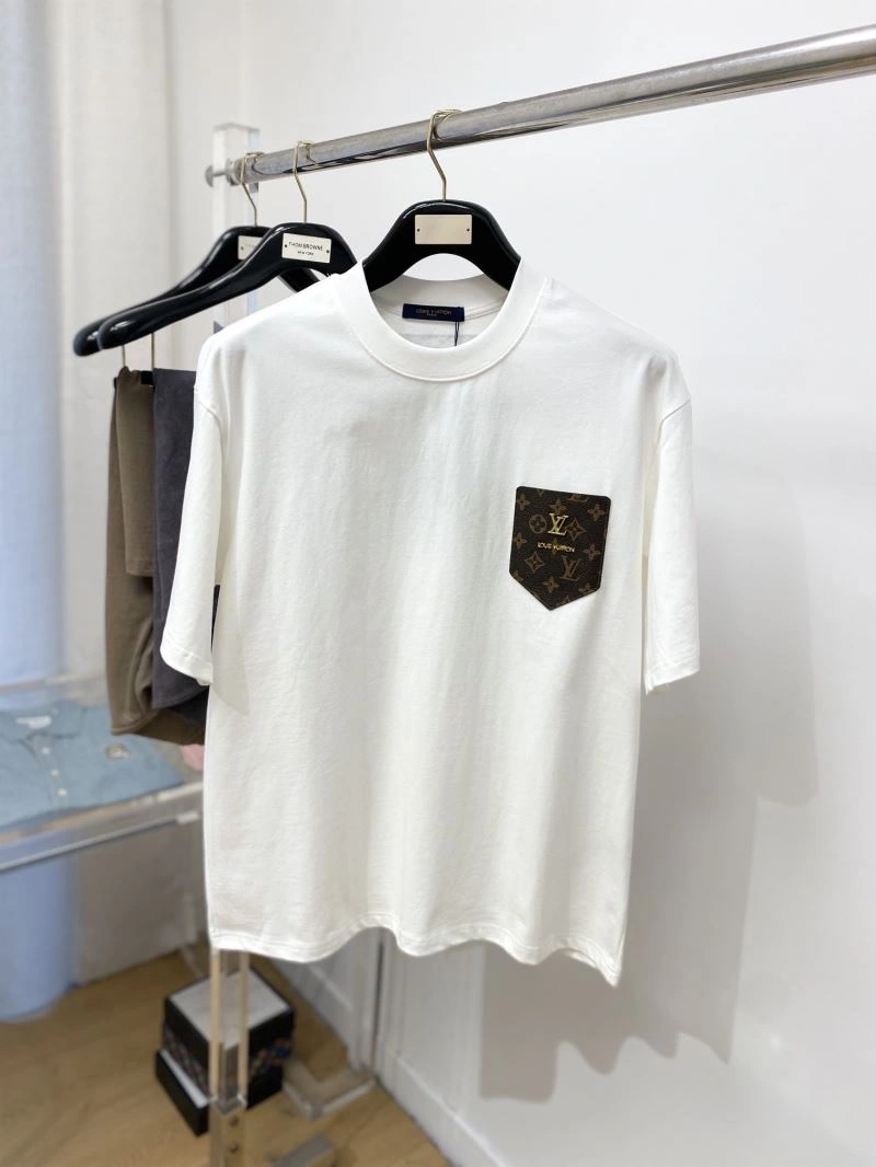 Louis Vuitton T-Shirts Lightweight 134570