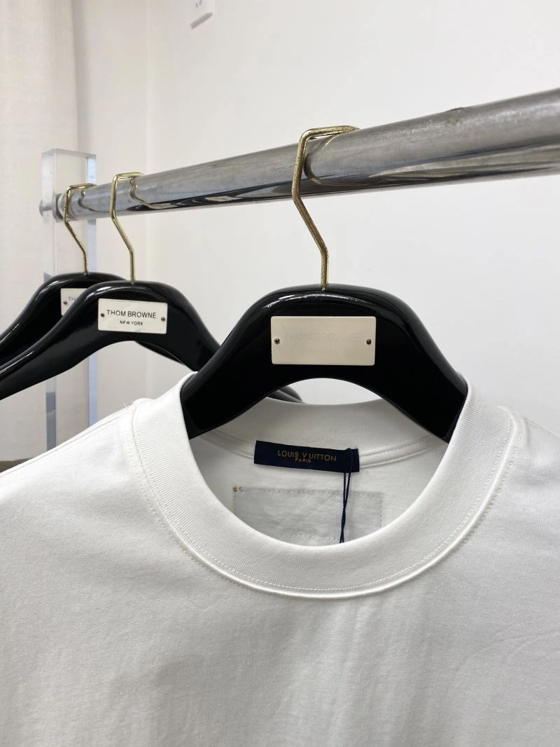 Louis Vuitton T-Shirts Lightweight 134570