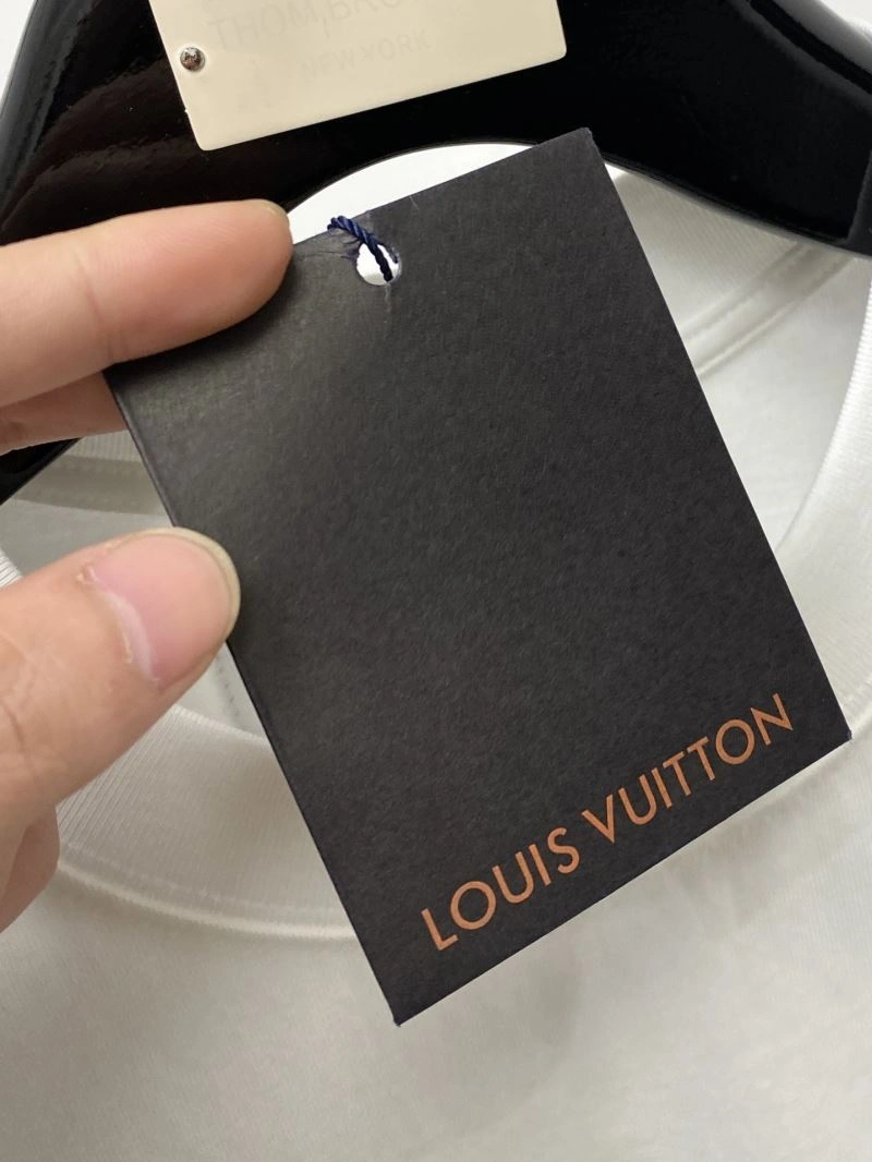 Louis Vuitton T-Shirts Lightweight 134570