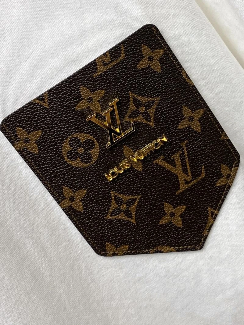 Louis Vuitton T-Shirts Lightweight 134570