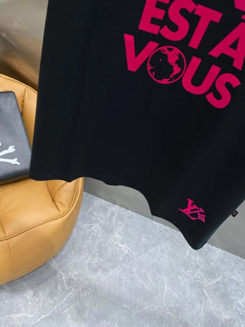 Modern Louis Vuitton T-Shirts 134569