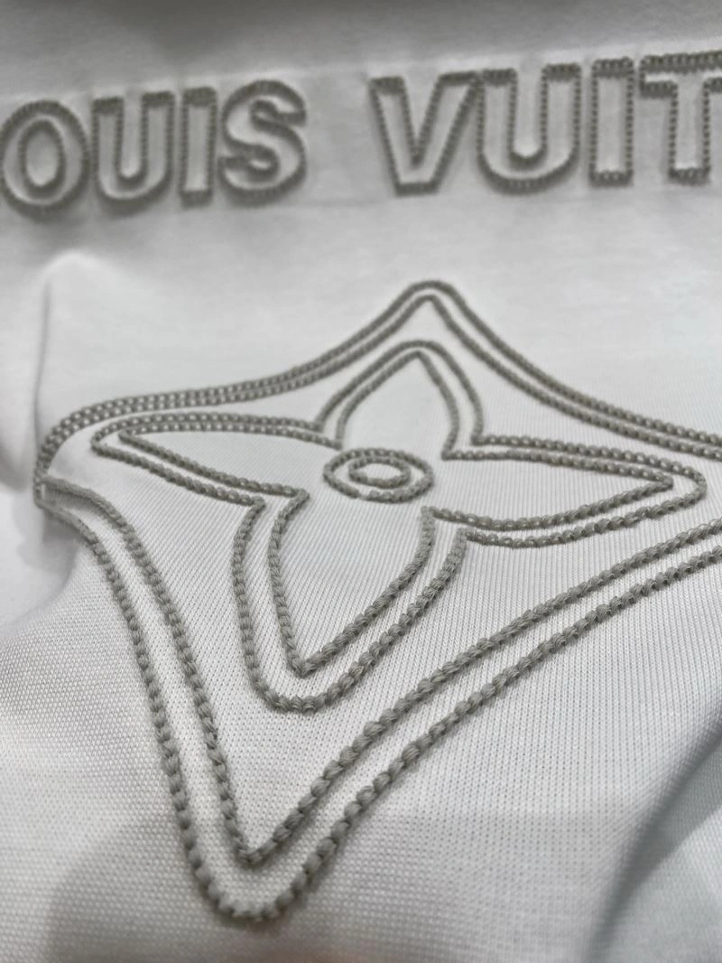 Trendsetting Louis Vuitton T-Shirts 134562