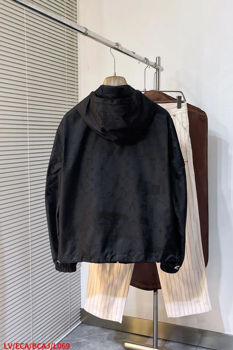 WeatherProof Louis Vuitton T-Shirts 134572