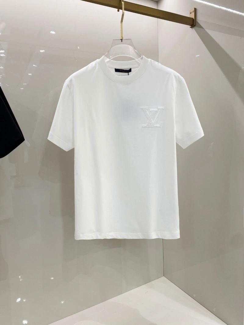 Sporty Louis Vuitton T-Shirts 134555