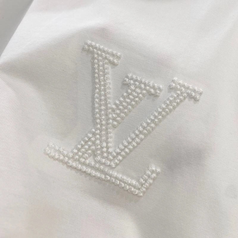 Sporty Louis Vuitton T-Shirts 134555