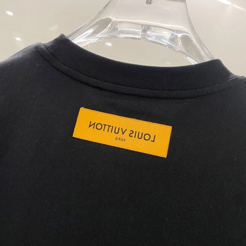 Sustainable Louis Vuitton T-Shirts 134581
