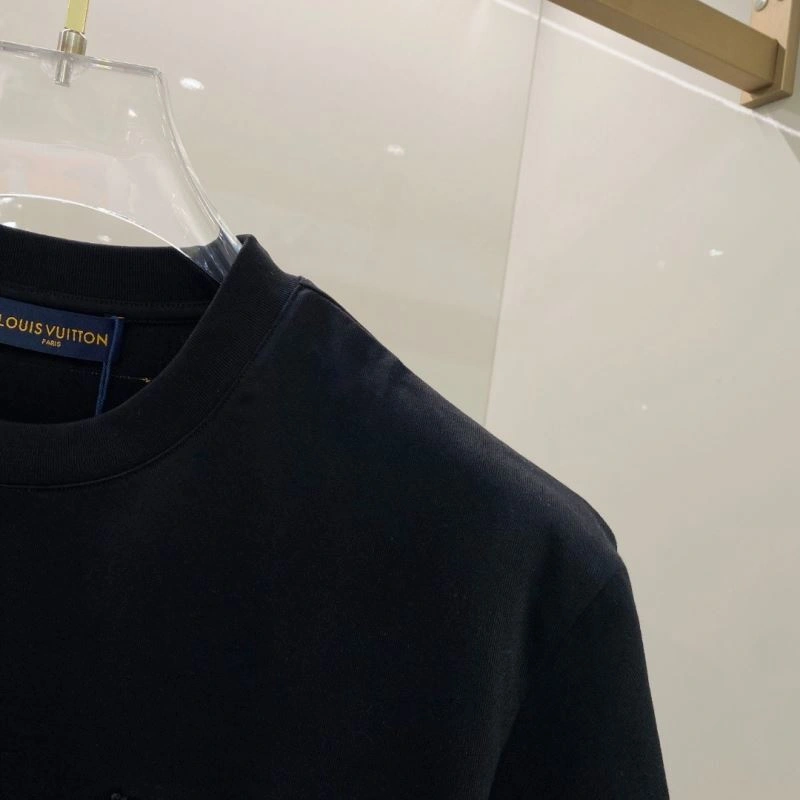 Sustainable Louis Vuitton T-Shirts 134581