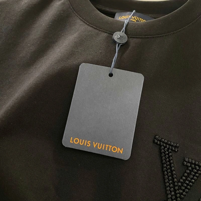 Sustainable Louis Vuitton T-Shirts 134581