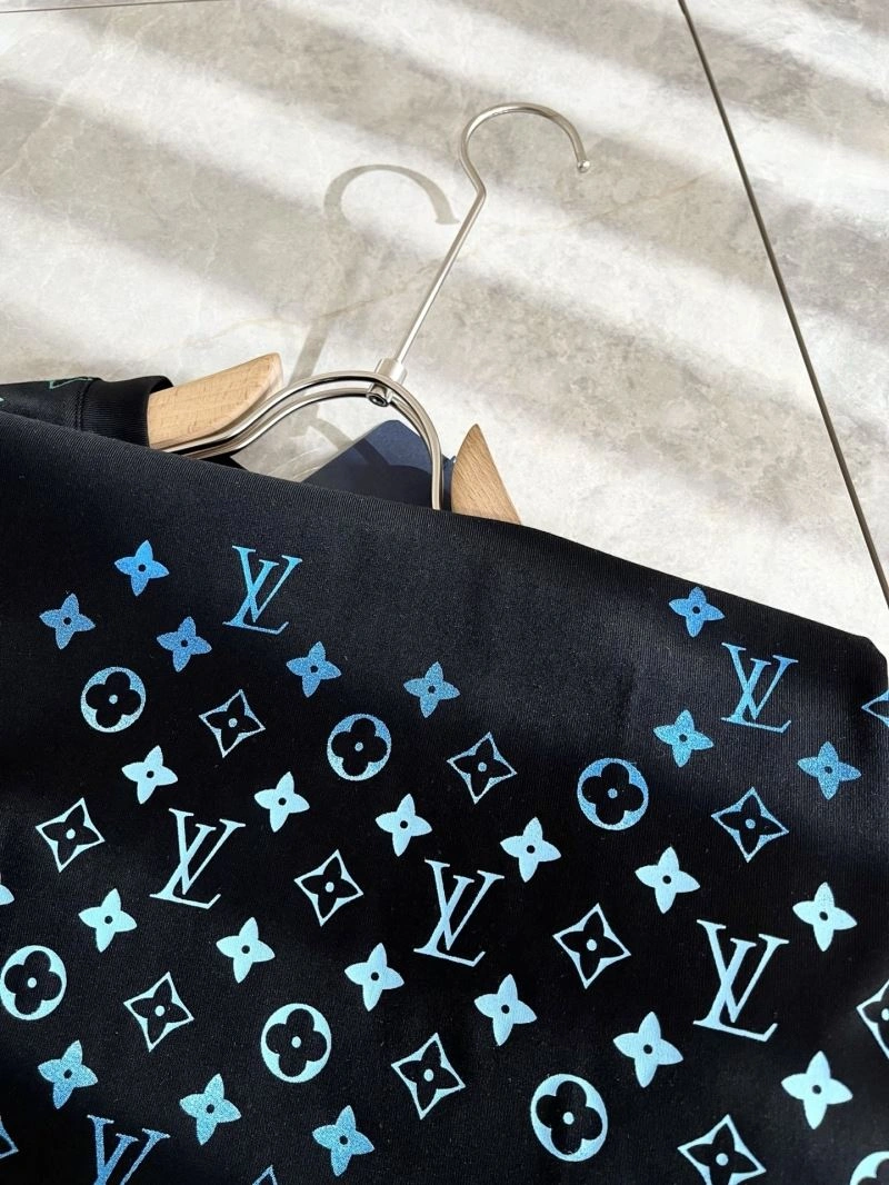 Fashionable Louis Vuitton T-Shirts 134544