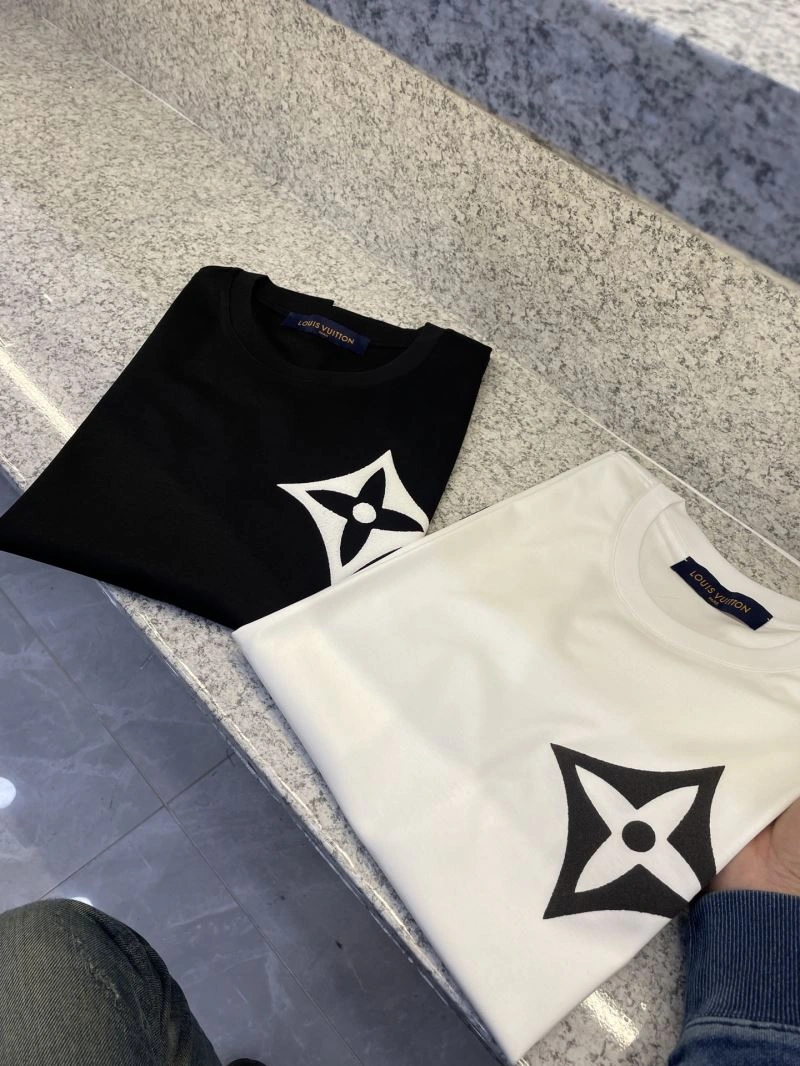 Premium Louis Vuitton T-Shirts 134526