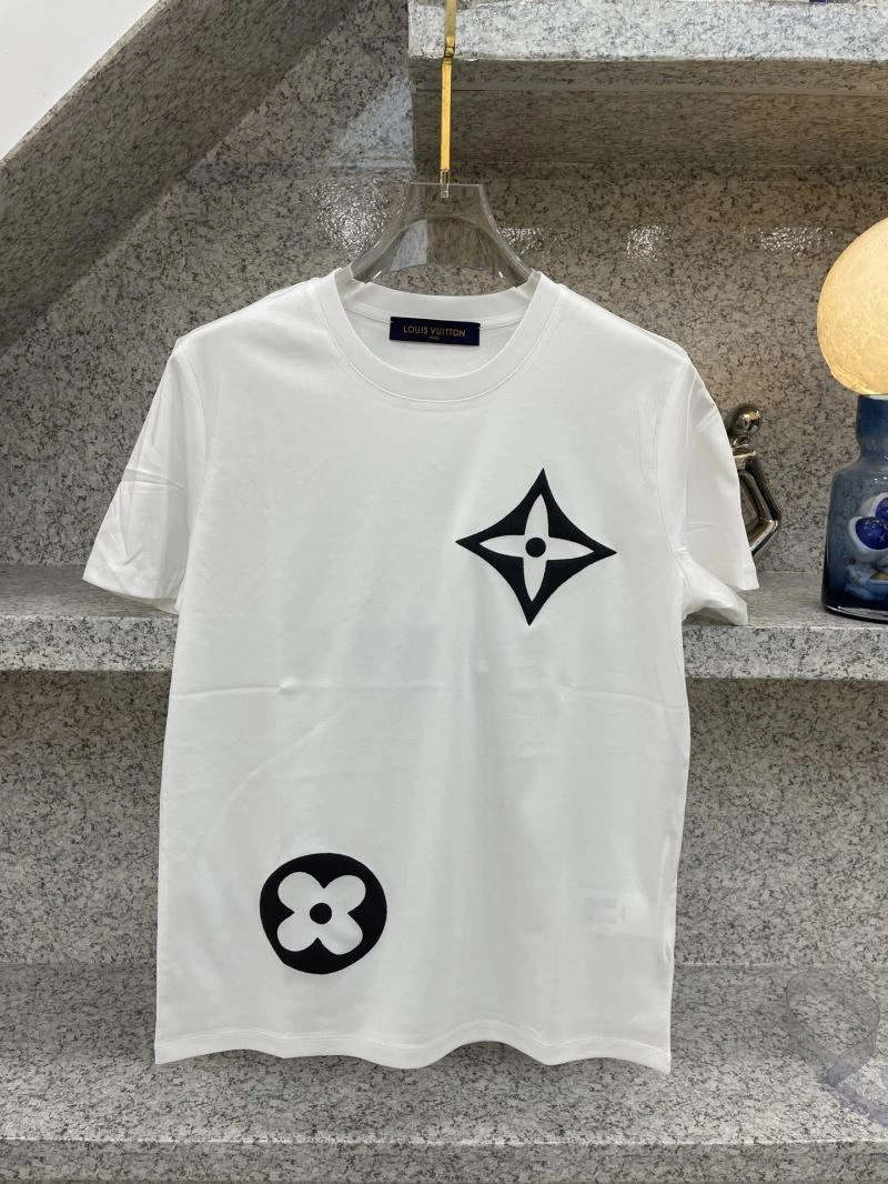 Premium Louis Vuitton T-Shirts 134526