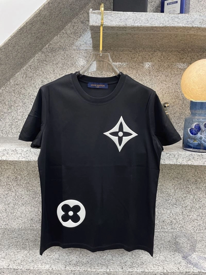Premium Louis Vuitton T-Shirts 134526