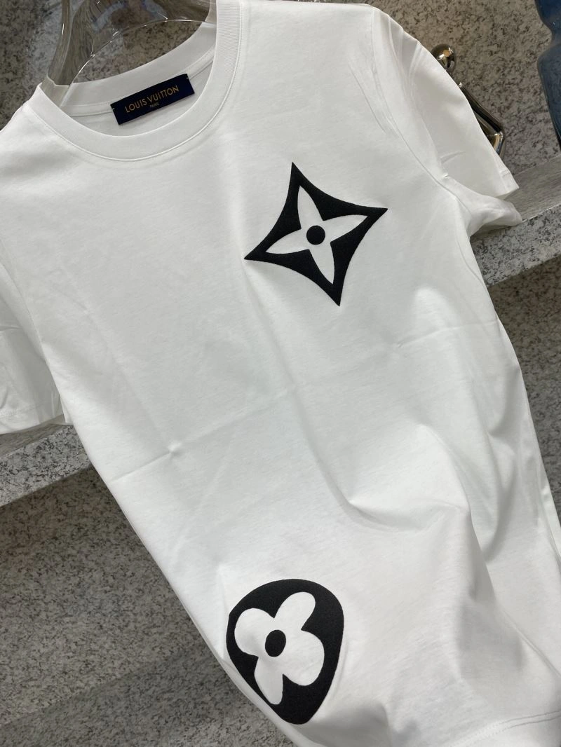 Premium Louis Vuitton T-Shirts 134526