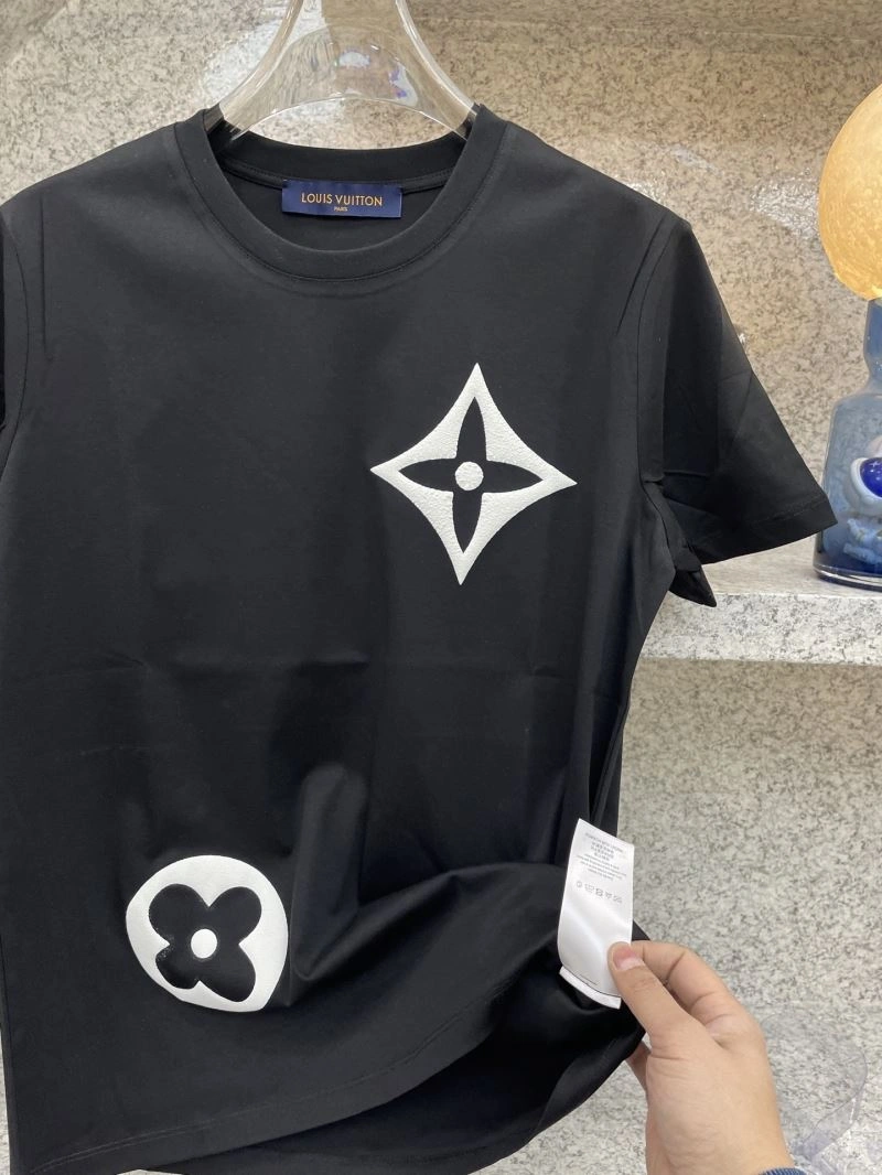 Premium Louis Vuitton T-Shirts 134526