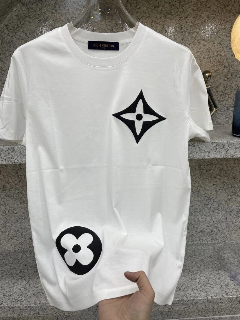 Premium Louis Vuitton T-Shirts 134526