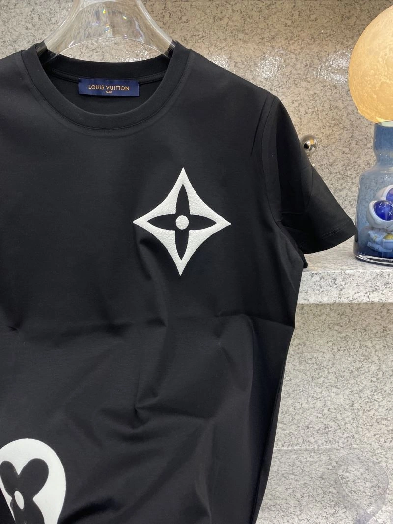 Premium Louis Vuitton T-Shirts 134526