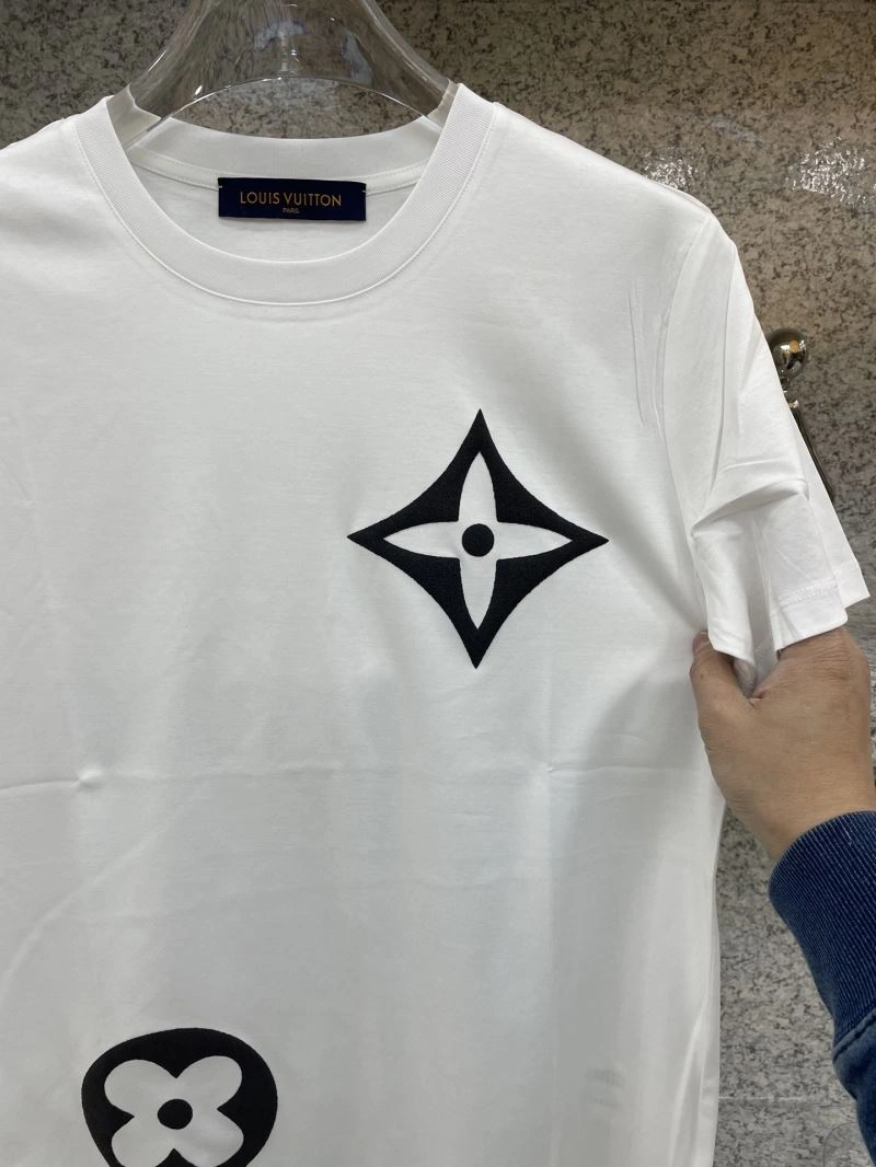 Premium Louis Vuitton T-Shirts 134526