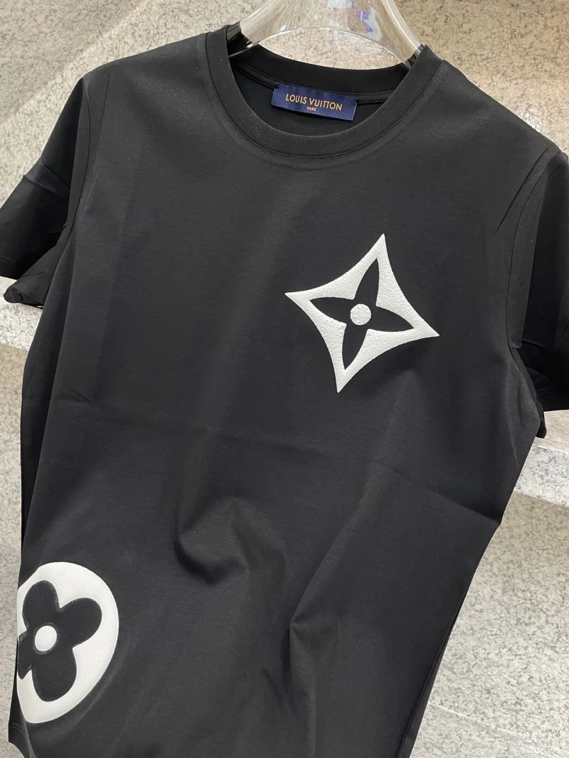 Premium Louis Vuitton T-Shirts 134526