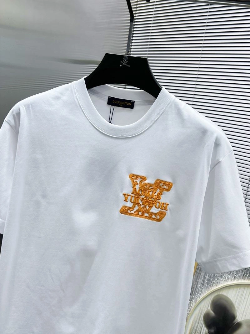 Louis Vuitton T-Shirts Versatile 134537