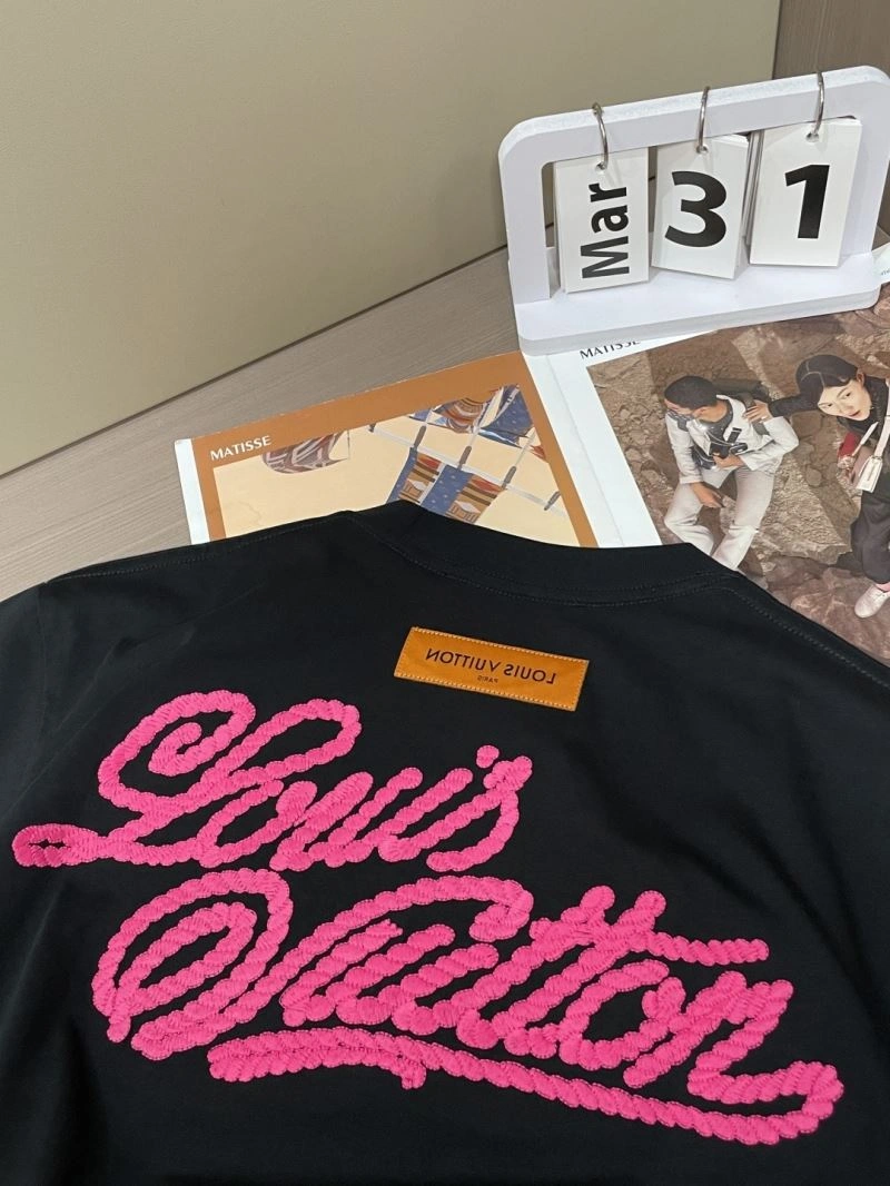Louis Vuitton T-Shirts Modern 134538
