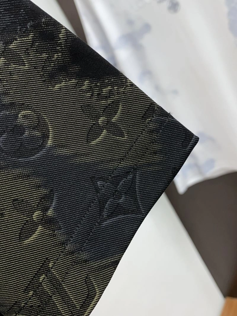 Louis Vuitton T-Shirts Lightweight 134521