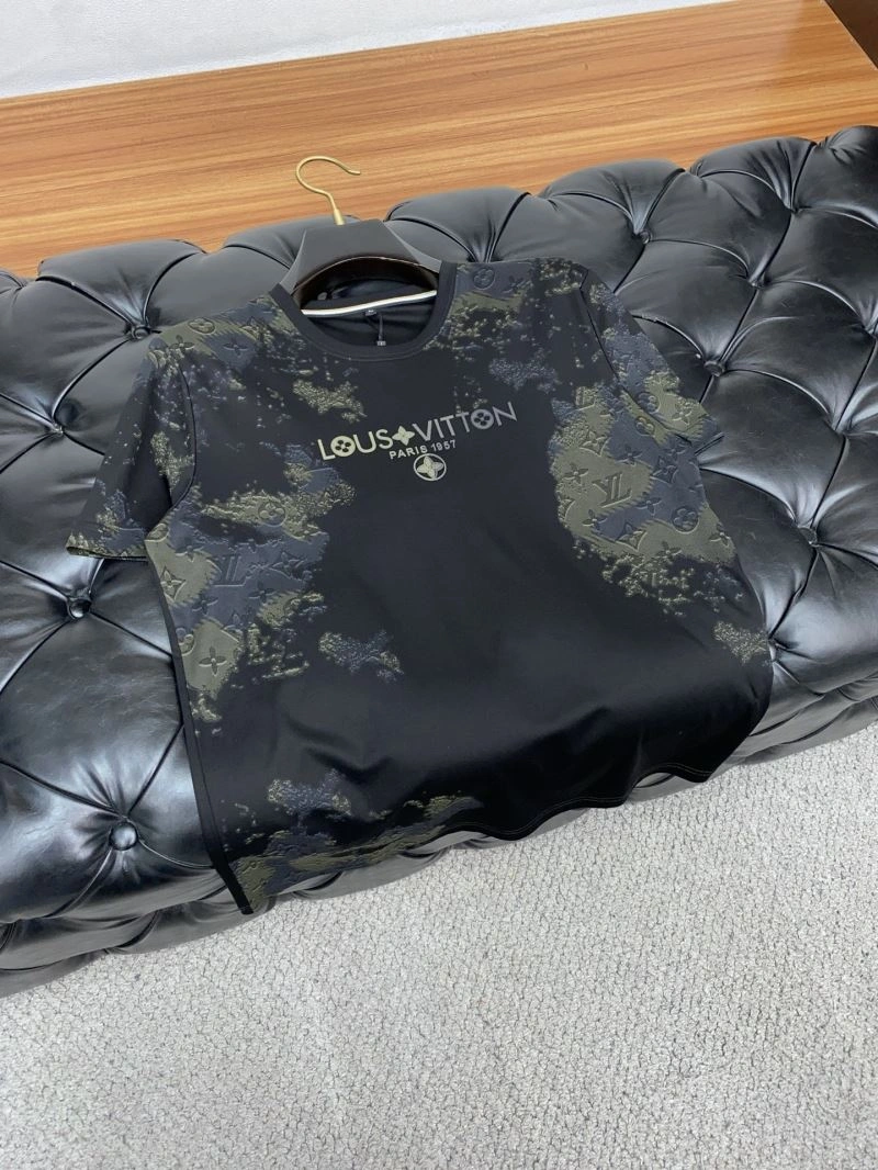 Louis Vuitton T-Shirts Lightweight 134521