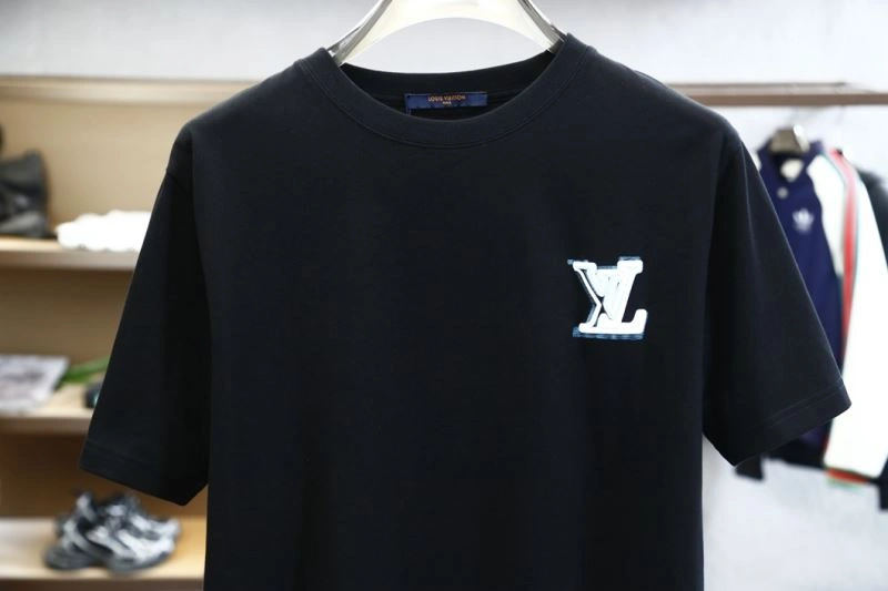 Louis Vuitton T-Shirts AllSeason 134506