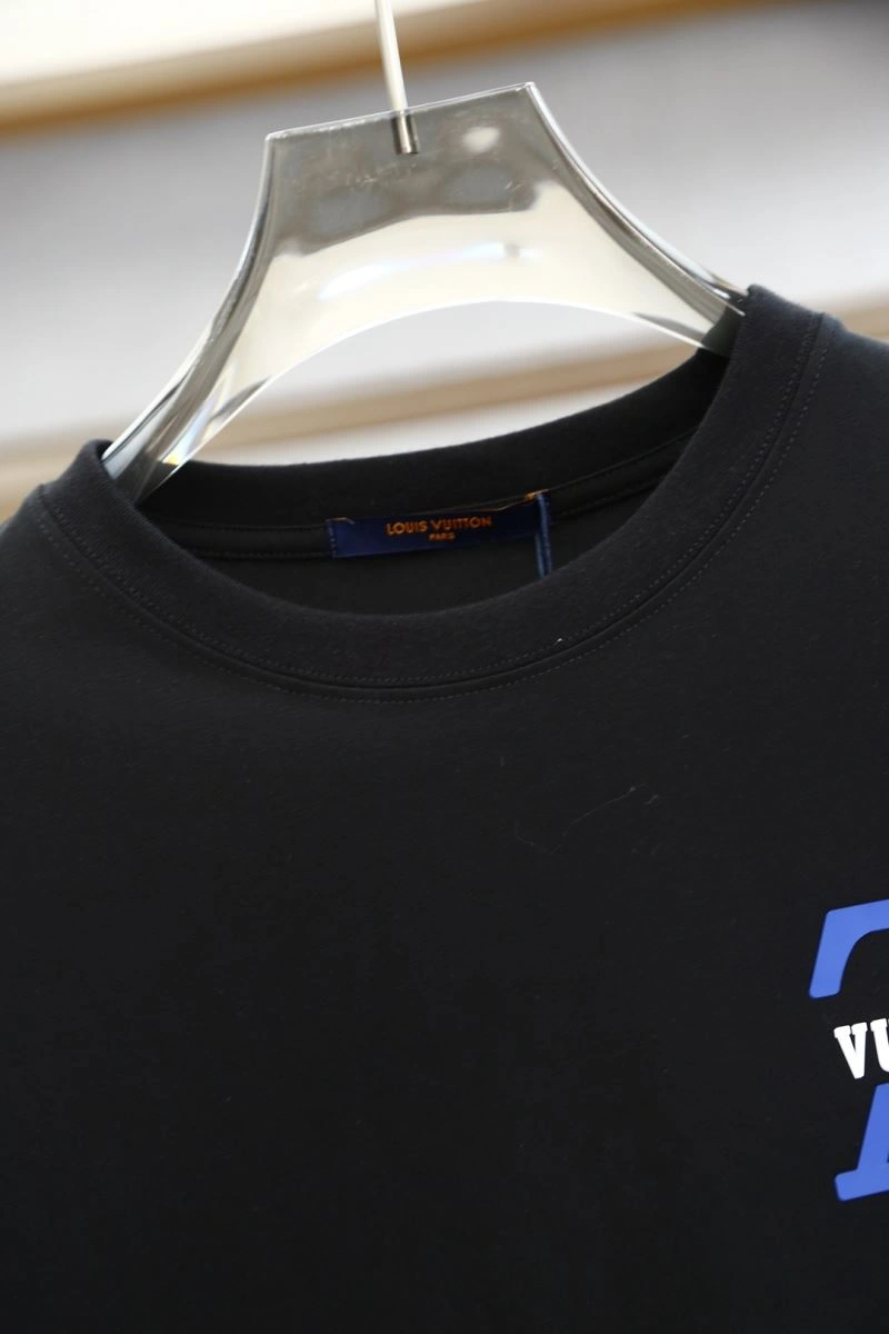 Effortless Louis Vuitton T-Shirts 134505