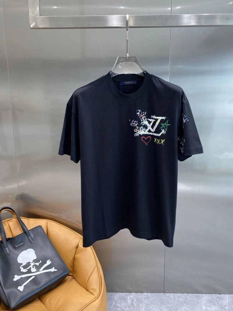 Sporty Louis Vuitton T-Shirts 134499