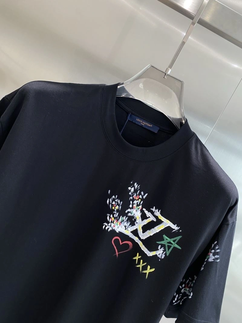 Sporty Louis Vuitton T-Shirts 134499