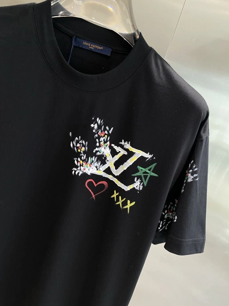 Sporty Louis Vuitton T-Shirts 134499