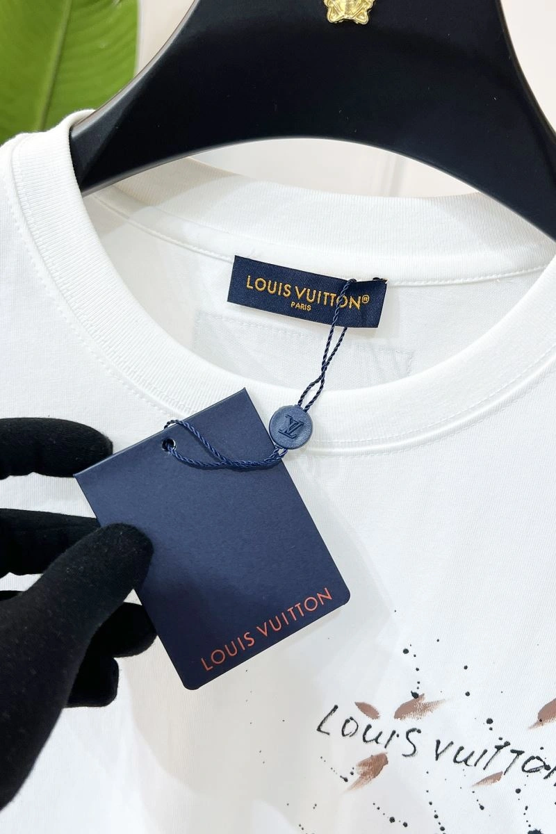 Louis Vuitton T-Shirts Stretchable 134489