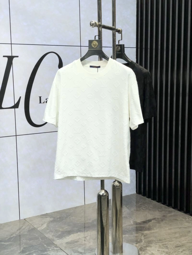 Unisex Louis Vuitton T-Shirts 134476