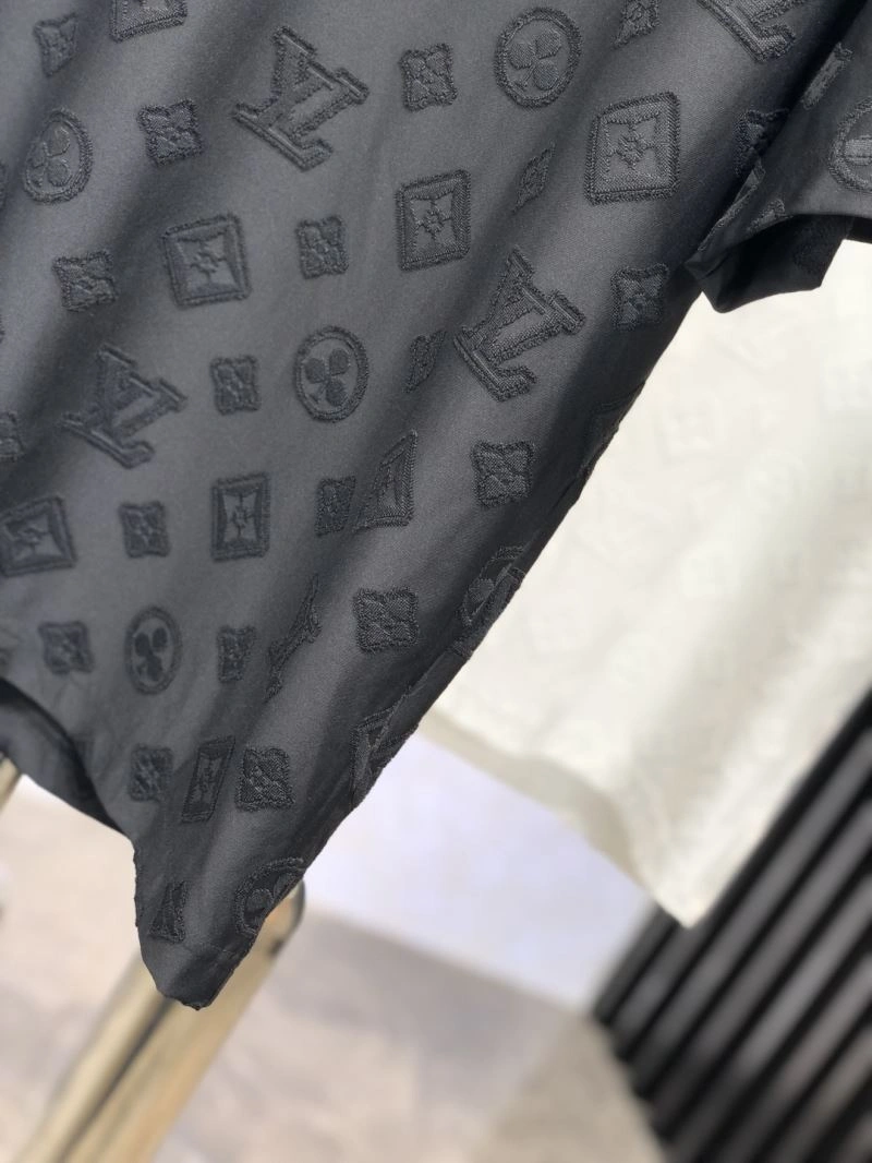 Unisex Louis Vuitton T-Shirts 134476