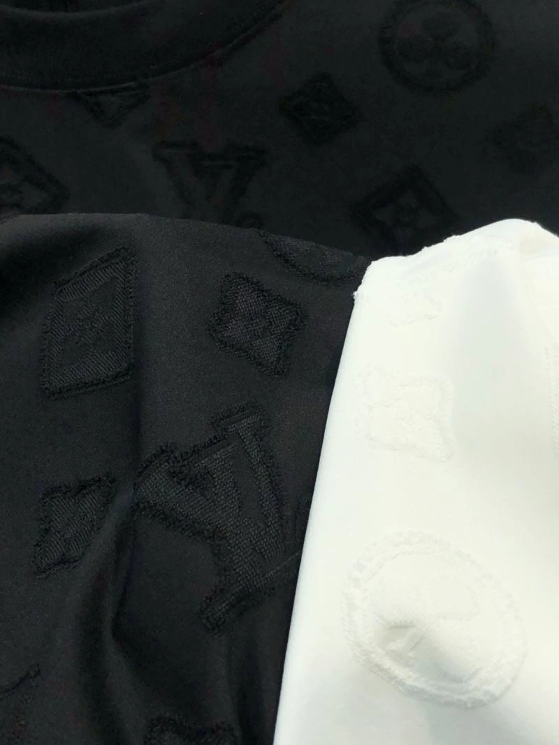 Unisex Louis Vuitton T-Shirts 134476