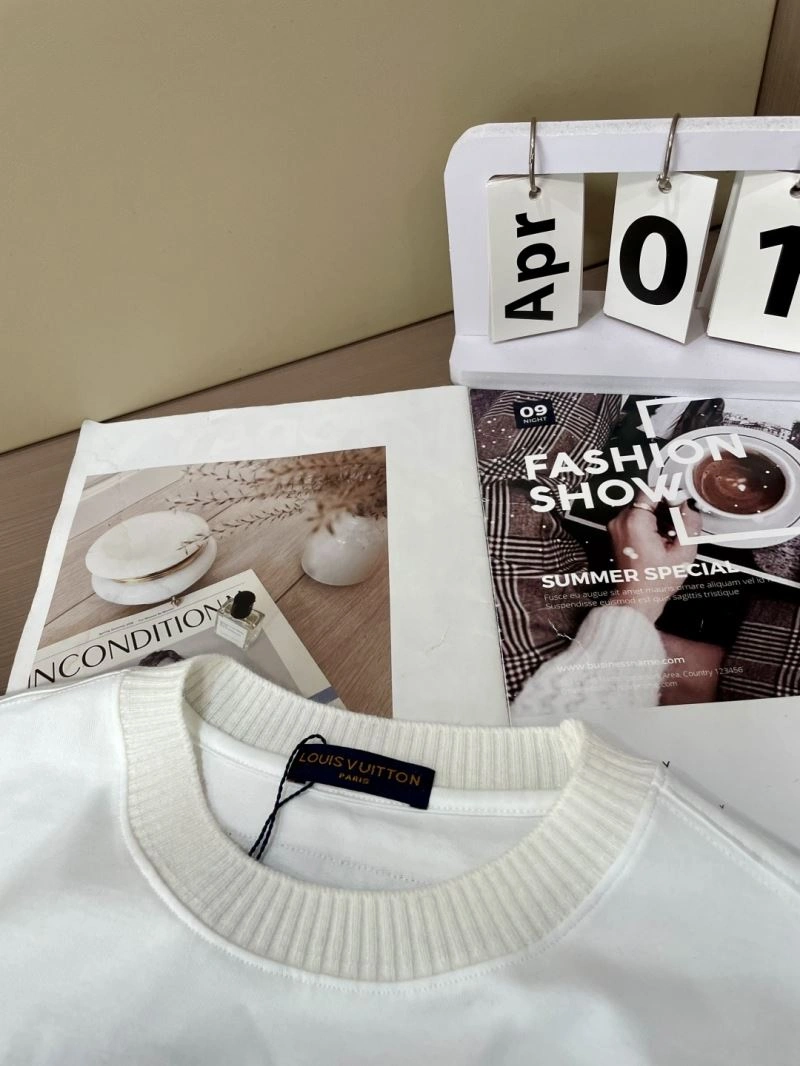 Louis Vuitton T-Shirts Minimalist 134483