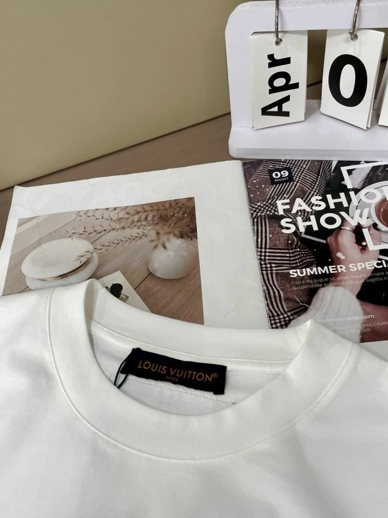 Louis Vuitton T-Shirts Modern 134470