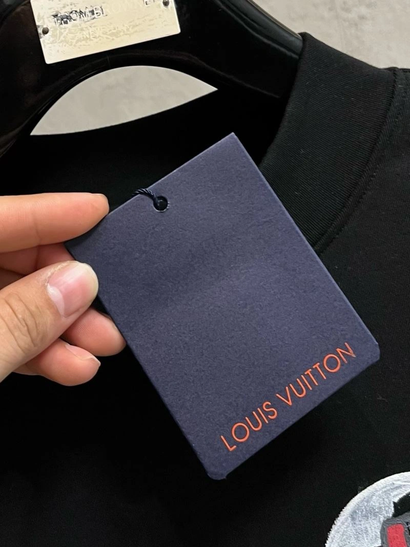 Louis Vuitton T-Shirts Sleek 134464
