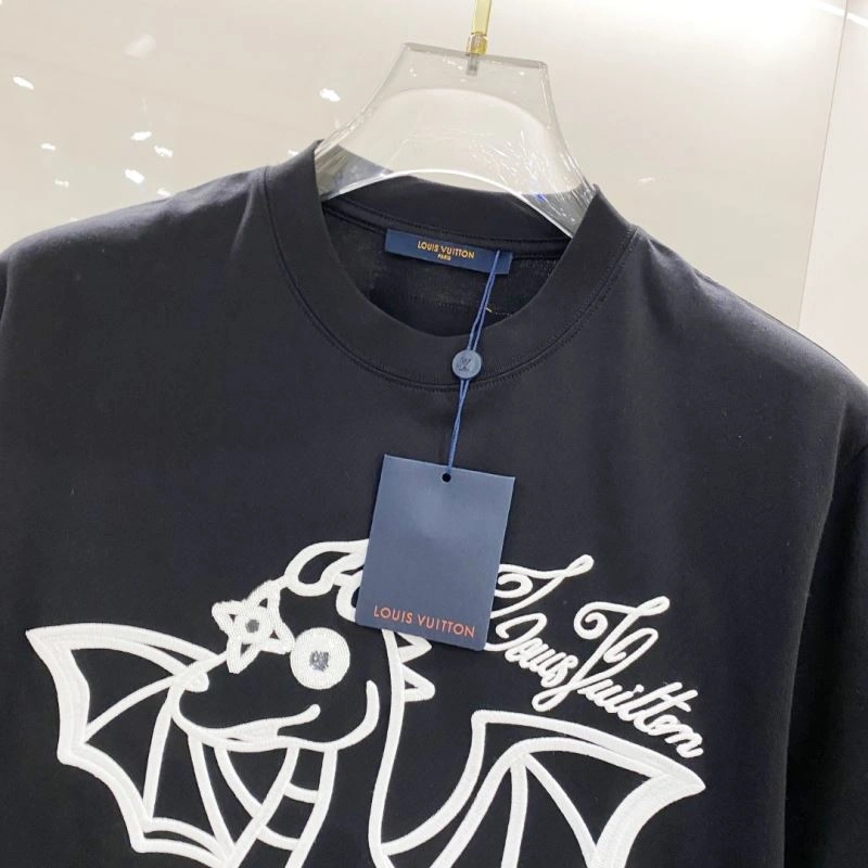 Snug Louis Vuitton T-Shirts 134444