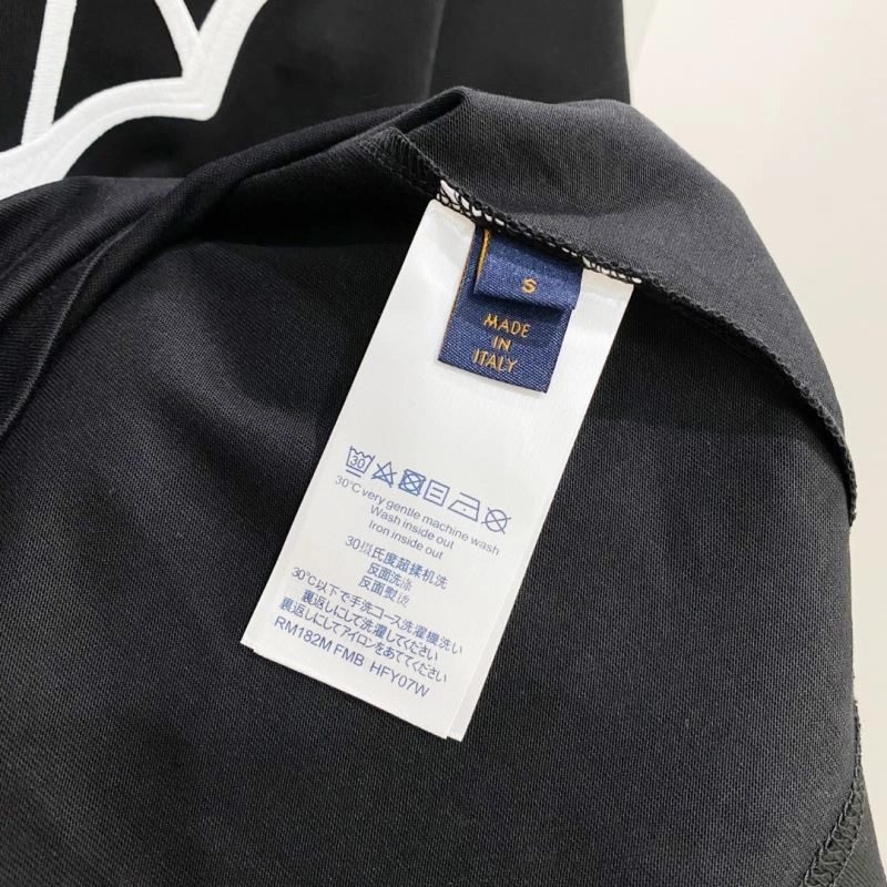 Snug Louis Vuitton T-Shirts 134444