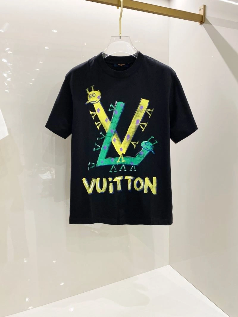 Sleek Louis Vuitton T-Shirts 134434
