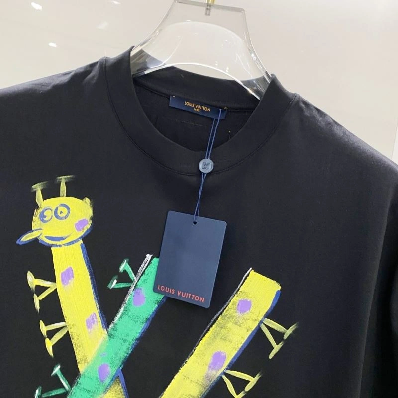 Sleek Louis Vuitton T-Shirts 134434
