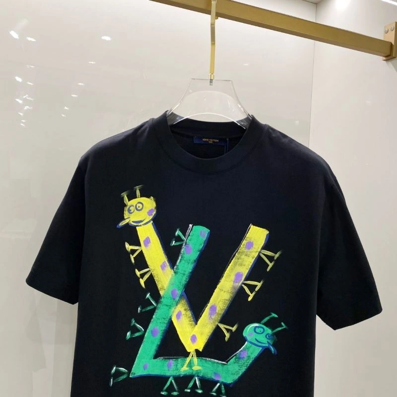 Sleek Louis Vuitton T-Shirts 134434